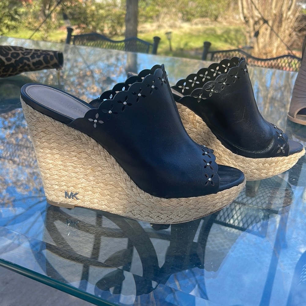 Shoe